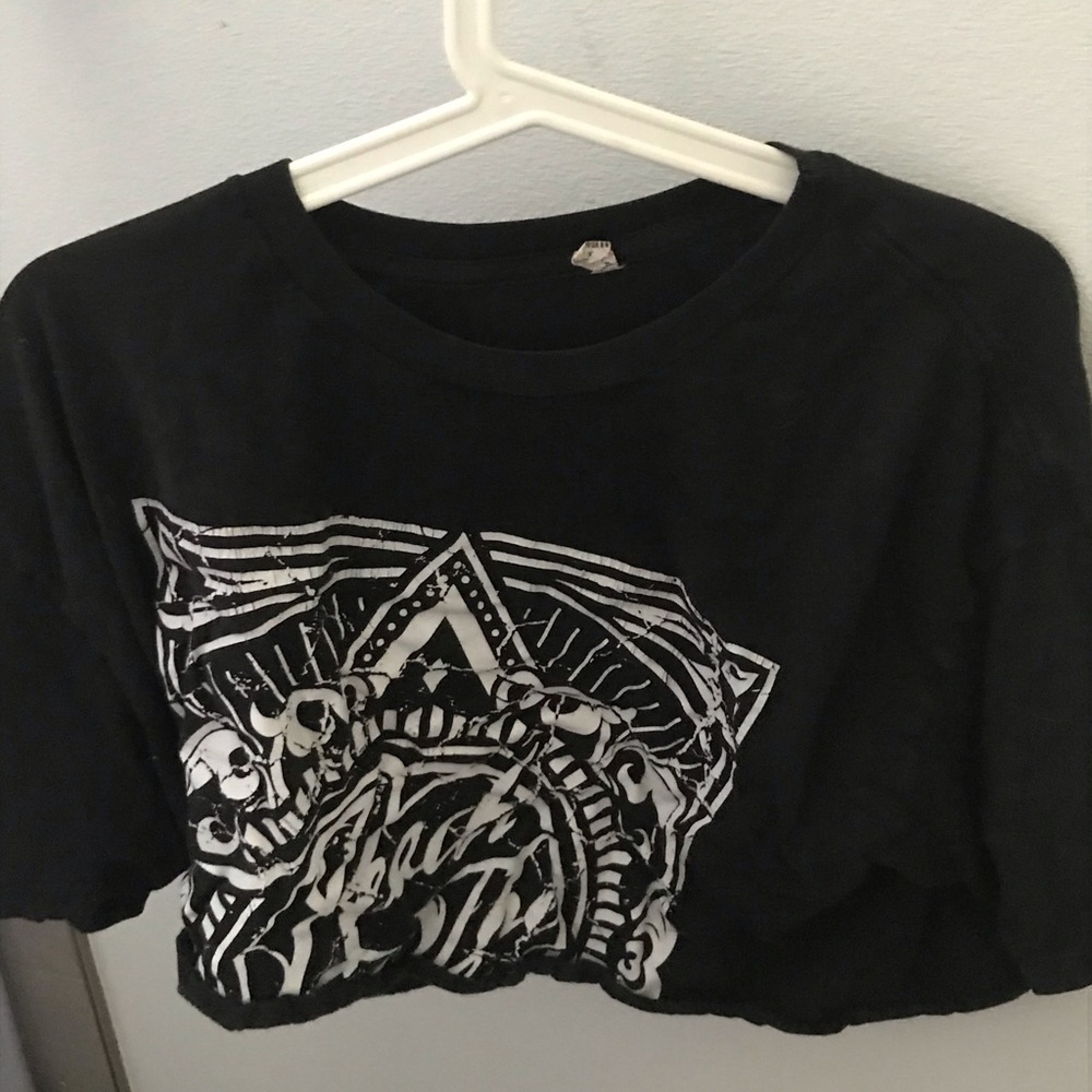 Black tee shirt